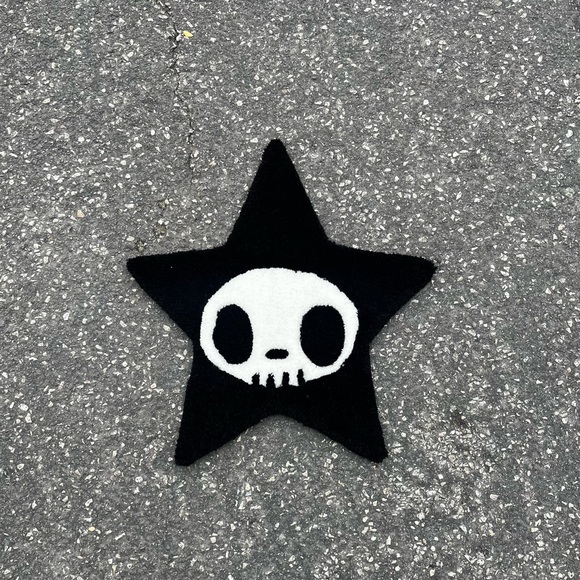 Meet your Posher, Nicolle - Picture 1 of 3